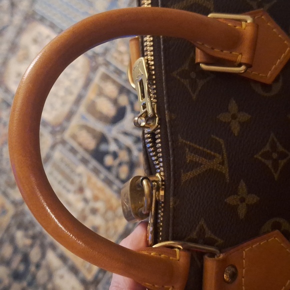 Louis Vuitton Alma PM LEATHER SATCHEL - Picture 11 of 16